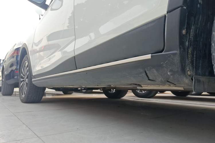 Used GAC Trumpchi GS5 Super 2016 1.8T Automatic Two-Wheel Drive Anniversary Edition Left Side Sill