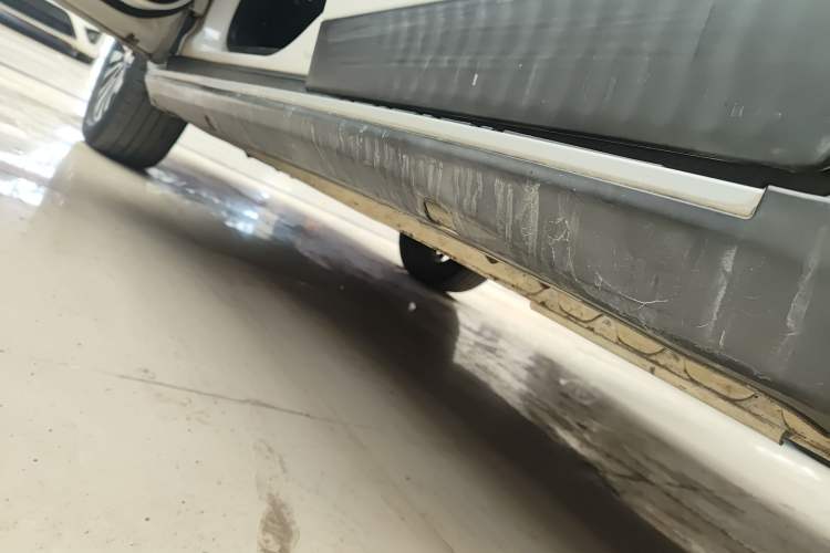 Used GAC Trumpchi GS5 Super 2016 2.0L Automatic Two-Wheel Drive Anniversary Edition Left Side Sill
