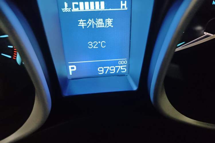 Used GAC Trumpchi GS5 Super 2016 1.8T Automatic Two-Wheel Drive Luxury Smart Edition Odometer Close Up