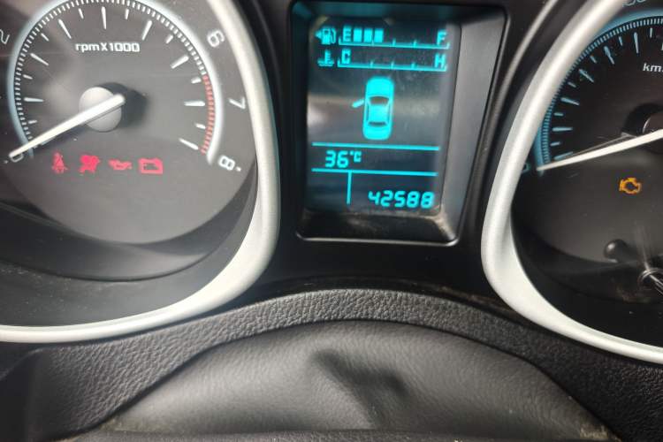 Used GAC Trumpchi GS5 Super 2016 2.0L Manual Two-Wheel Drive Comfort Edition Odometer Close Up
