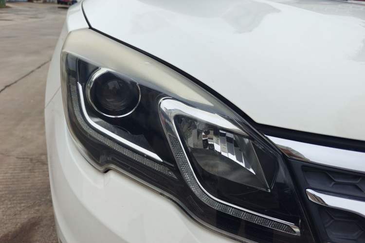 Used GAC Trumpchi GS5 Super 2016 2.0L Automatic Two-Wheel Drive Anniversary Edition Right Front Headlight