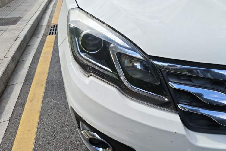 Used GAC Trumpchi GS5 Super 2016 2.0L Automatic Two-Wheel Drive Anniversary Edition Right Front Headlight