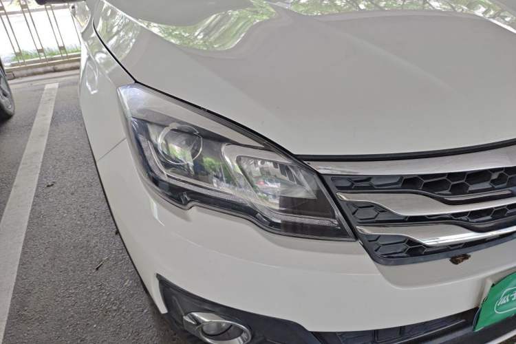 Used GAC Trumpchi GS5 Super 2016 1.8T Automatic Two-Wheel Drive Luxury Smart Edition Right Front Headlight
