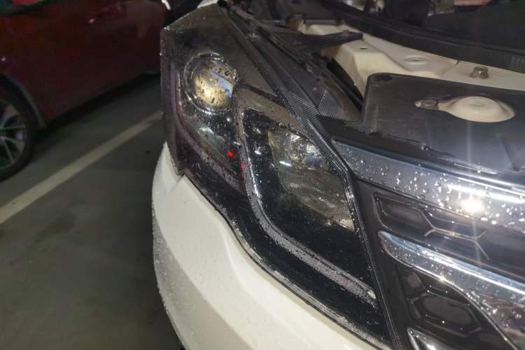 Used GAC Trumpchi GS5 Super 2016 1.8T Automatic All-Wheel-Drive Anniversary Edition Right Front Headlight