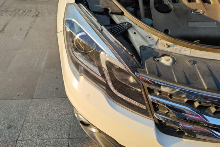 Used GAC Trumpchi GS5 Super 2016 2.0L Automatic Two-Wheel Drive Anniversary Edition Right Front Headlight