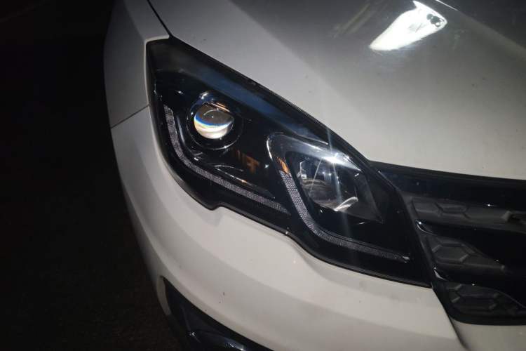 Used GAC Trumpchi GS5 Super 2016 1.8T Automatic Two-Wheel Drive Anniversary Edition Right Front Headlight