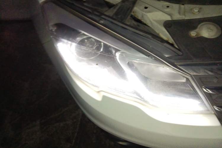 Used GAC Trumpchi GS5 Super 2016 2.0L Automatic Two-Wheel Drive Anniversary Edition Right Front Headlight