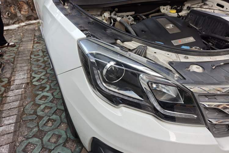 Used GAC Trumpchi GS5 Super 2016 1.8T Automatic Two-Wheel Drive Anniversary Edition Right Front Headlight