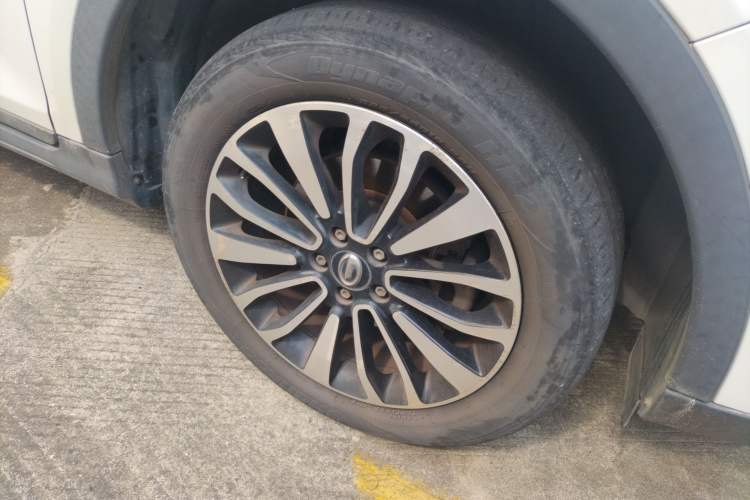 Used GAC Trumpchi GS5 Super 2016 1.8T Automatic Two-Wheel Drive Anniversary Edition Right Front Wheel Hub