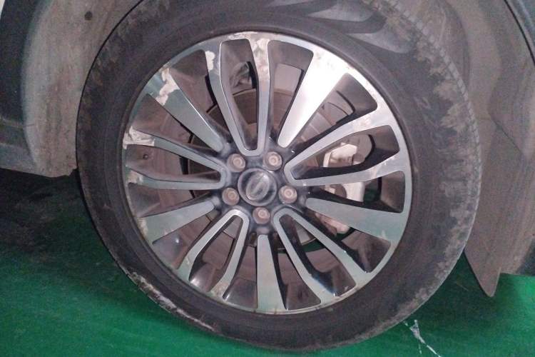 Used GAC Trumpchi GS5 Super 2016 2.0L Automatic Two-Wheel Drive Anniversary Edition Right Front Wheel Hub