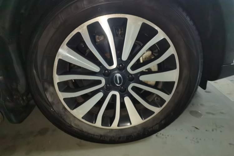 Used GAC Trumpchi GS5 Super 2016 1.8T Automatic All-Wheel-Drive Anniversary Edition Right Front Wheel Hub