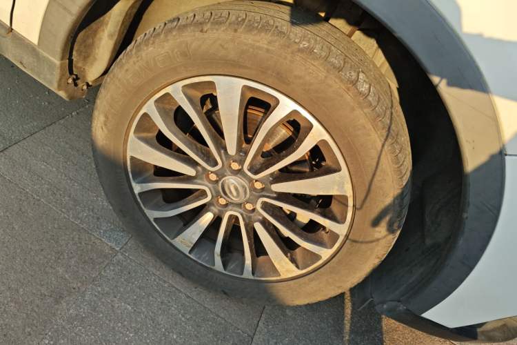 Used GAC Trumpchi GS5 Super 2016 2.0L Automatic Two-Wheel Drive Anniversary Edition Right Front Wheel Hub