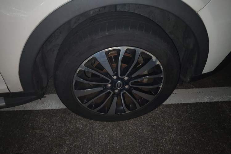 Used GAC Trumpchi GS5 Super 2016 1.8T Automatic Two-Wheel Drive Anniversary Edition Right Front Wheel Hub
