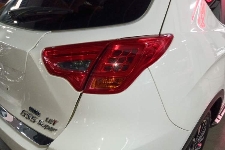 Used GAC Trumpchi GS5 Super 2016 1.8T Automatic All-Wheel-Drive Anniversary Edition Right Rear Taillight