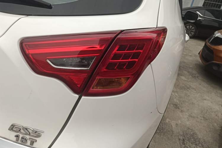 Used GAC Trumpchi GS5 Super 2016 2.0L Automatic Two-Wheel Drive Anniversary Edition Right Rear Taillight