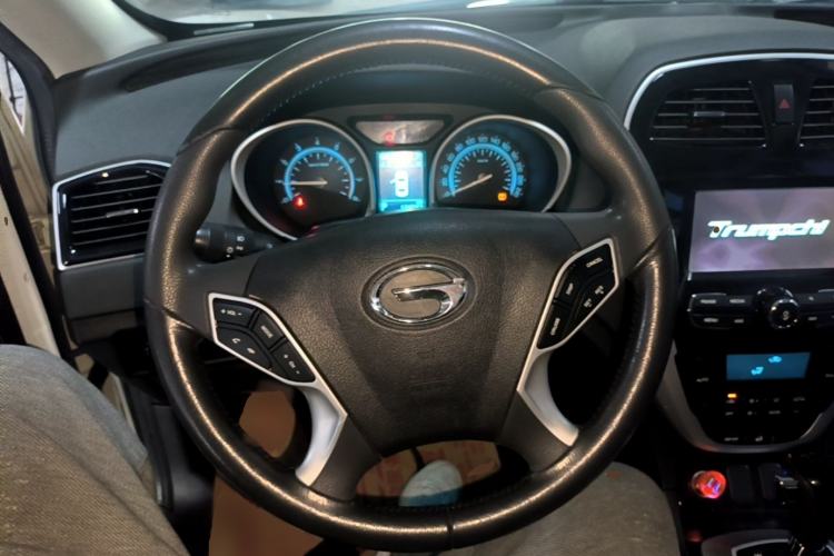 Used GAC Trumpchi GS5 Super 2016 2.0L Automatic Two-Wheel Drive Anniversary Edition Steering Wheel