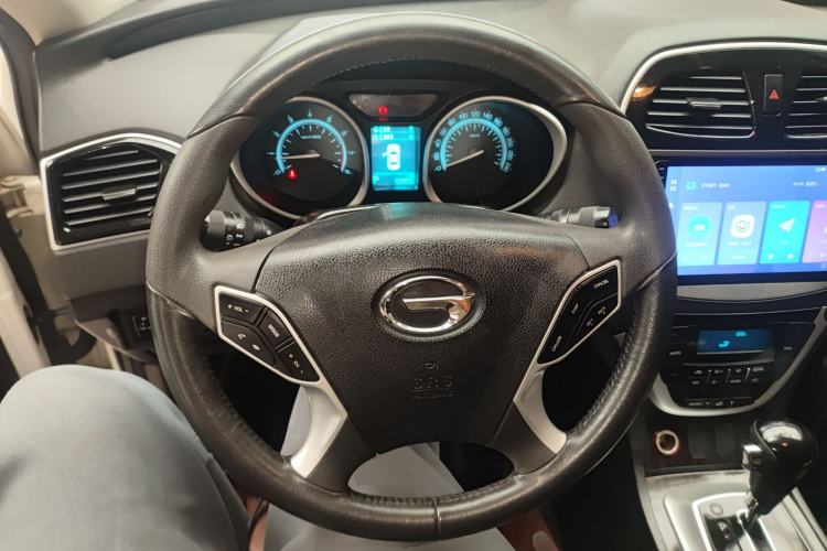 Used GAC Trumpchi GS5 Super 2016 2.0L Automatic Two-Wheel Drive Anniversary Edition Steering Wheel