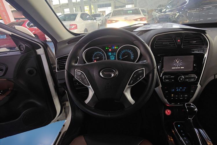Used GAC Trumpchi GS5 Super 2016 1.8T Automatic Two-Wheel Drive Luxury Smart Edition Steering Wheel