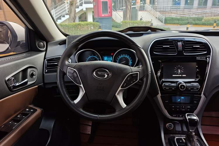Used GAC Trumpchi GS5 Super 2016 1.8T Automatic Two-Wheel Drive Anniversary Edition Steering Wheel