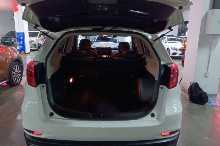 Used GAC Trumpchi GS5 Super 2016 1.8T Automatic All-Wheel-Drive Anniversary Edition Trunk