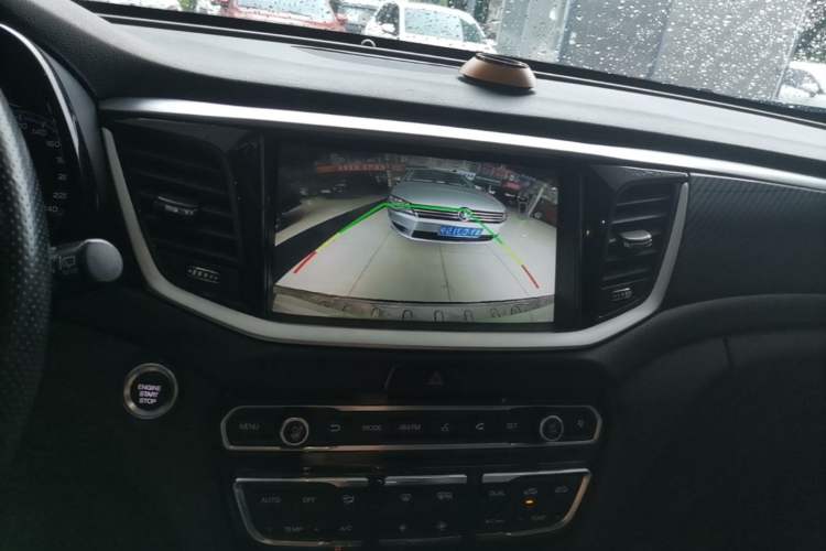 Used GAC Trumpchi GS7 2017 280T Two-Wheel Drive Luxury Model Audio And AC Panel