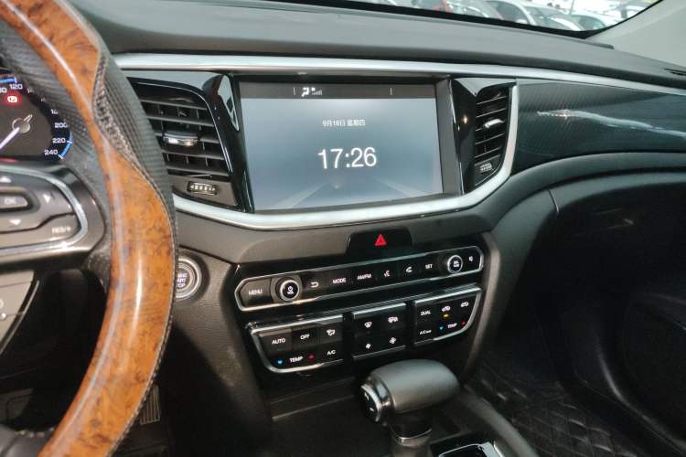 Used GAC Trumpchi GS7 2017 280T Two-Wheel Drive Luxury Model Audio And AC Panel