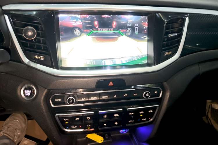 Used GAC Trumpchi GS7 2017 280T Two-Wheel Drive Luxury Model Audio And AC Panel