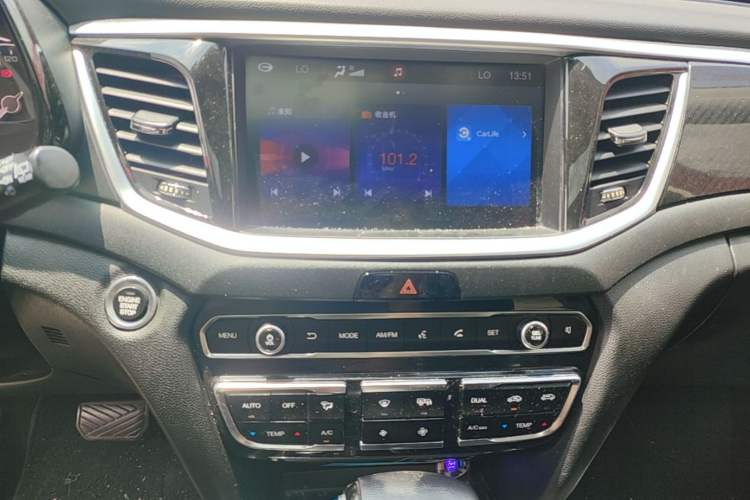 Used GAC Trumpchi GS7 2017 280T Two-Wheel Drive Luxury Model Audio And AC Panel