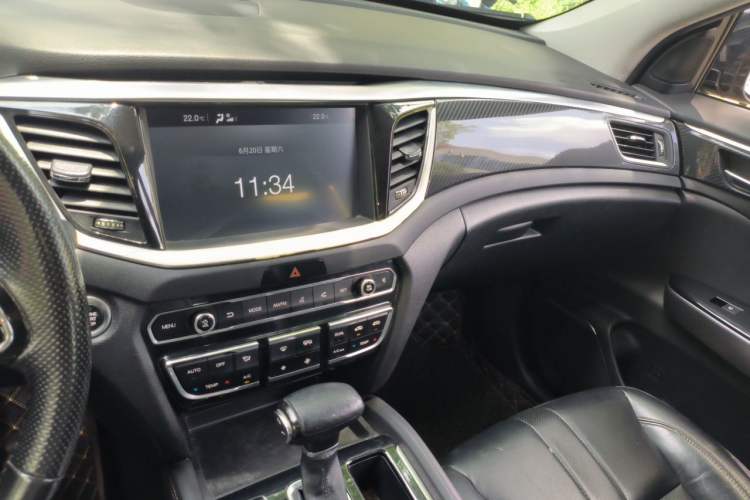 Used GAC Trumpchi GS7 2017 280T Two-Wheel Drive Luxury Model Audio And AC Panel