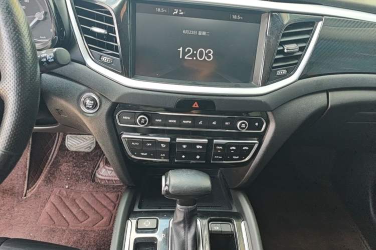 Used GAC Trumpchi GS7 2017 320T Two-Wheel-Drive Luxury Smart Connectivity Model Audio And AC Panel