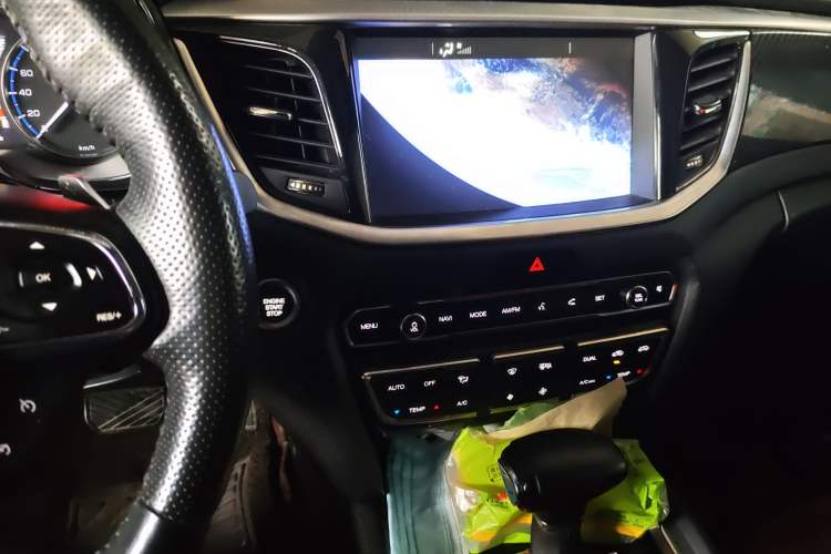 Used GAC Trumpchi GS7 2017 320T Two-Wheel-Drive Luxury Smart Connectivity Model Audio And AC Panel