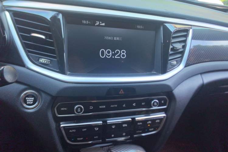 Used GAC Trumpchi GS7 2017 280T Two-Wheel Drive Luxury Model Audio And AC Panel