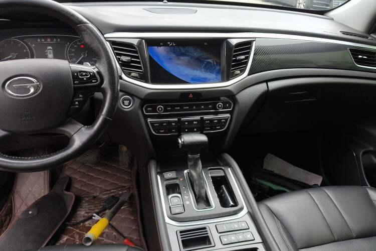 Used GAC Trumpchi GS7 2017 320T Two-Wheel-Drive Luxury Smart Connectivity Model Audio And AC Panel