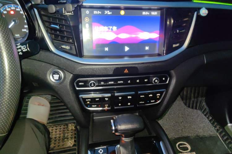Used GAC Trumpchi GS7 2017 280T Two-Wheel Drive Luxury Model Audio And AC Panel