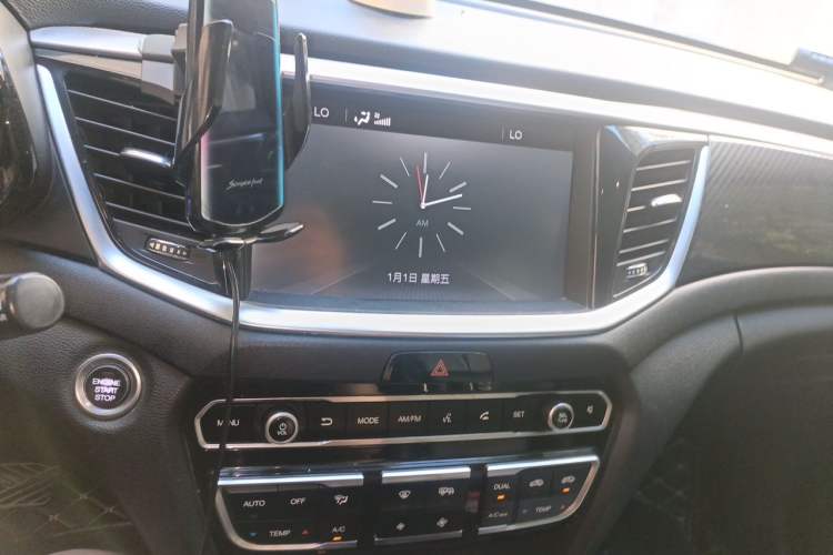 Used GAC Trumpchi GS7 2017 280T Two-Wheel Drive Luxury Model Audio And AC Panel