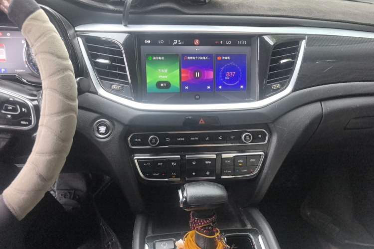 Used GAC Trumpchi GS7 2017 280T Two-Wheel Drive Luxury Model Audio And AC Panel
