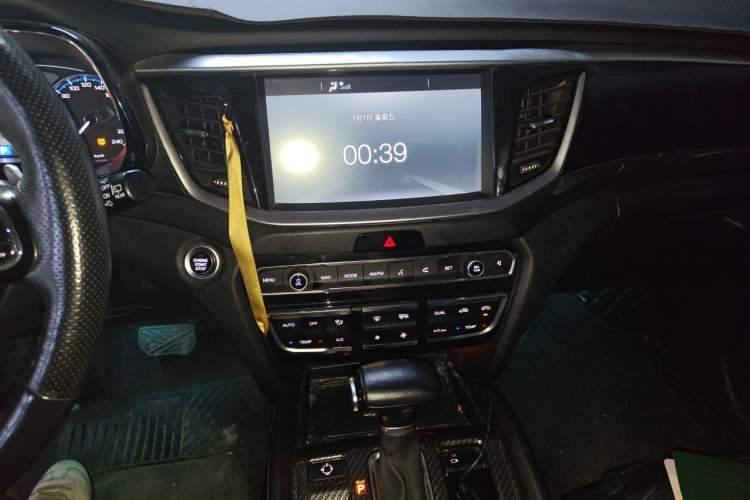 Used GAC Trumpchi GS7 2017 320T Two-Wheel-Drive Luxury Smart Connectivity Model Audio And AC Panel