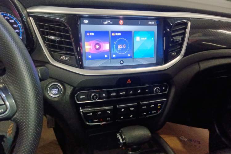 Used GAC Trumpchi GS7 2017 280T Two-Wheel Drive Luxury Model Audio And AC Panel