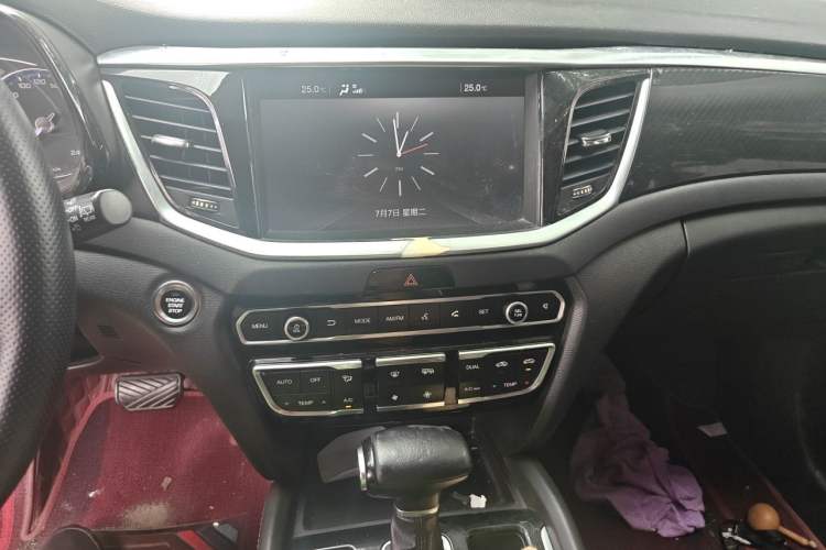 Used GAC Trumpchi GS7 2017 280T Two-Wheel Drive Luxury Model Audio And AC Panel