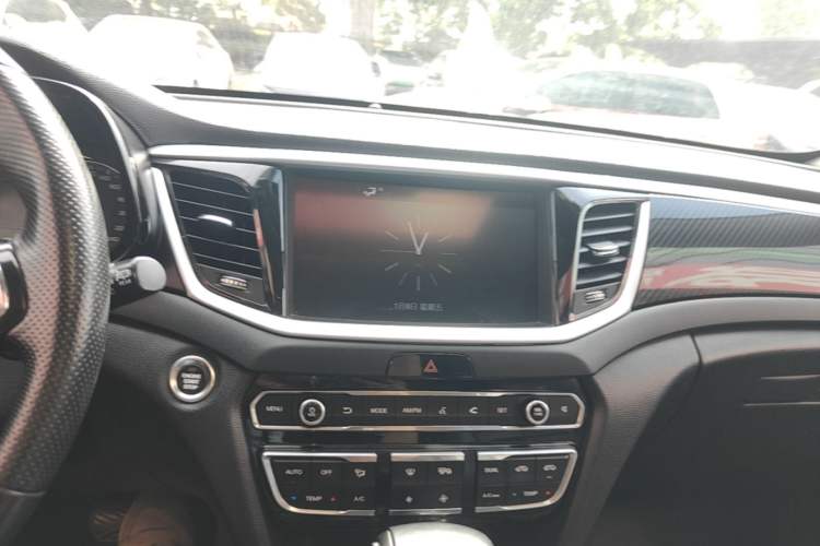 Used GAC Trumpchi GS7 2017 280T Two-Wheel Drive Luxury Model Audio And AC Panel