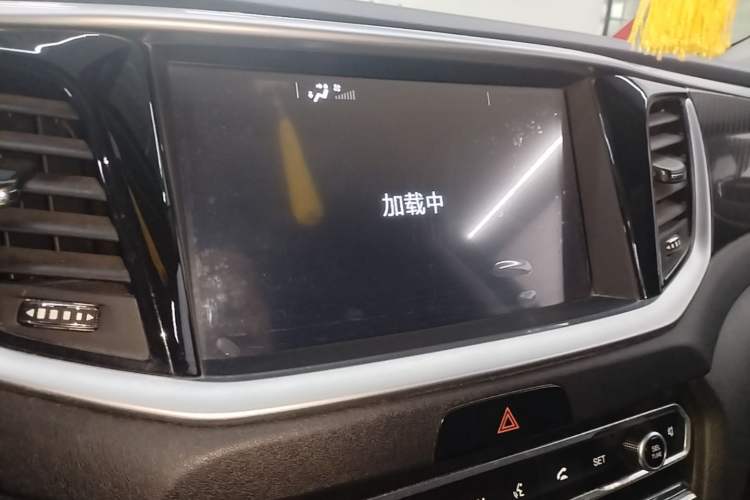 Used GAC Trumpchi GS7 2017 320T Two-Wheel-Drive Luxury Smart Connectivity Model Audio And AC Panel