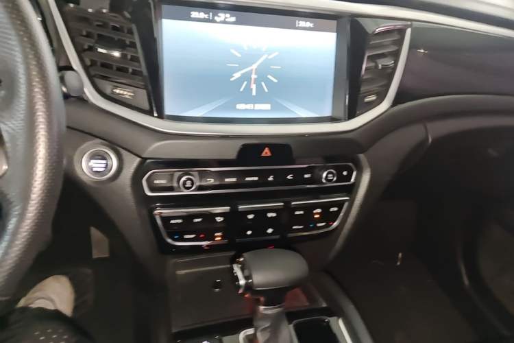 Used GAC Trumpchi GS7 2017 280T Two-Wheel Drive Luxury Model Audio And AC Panel