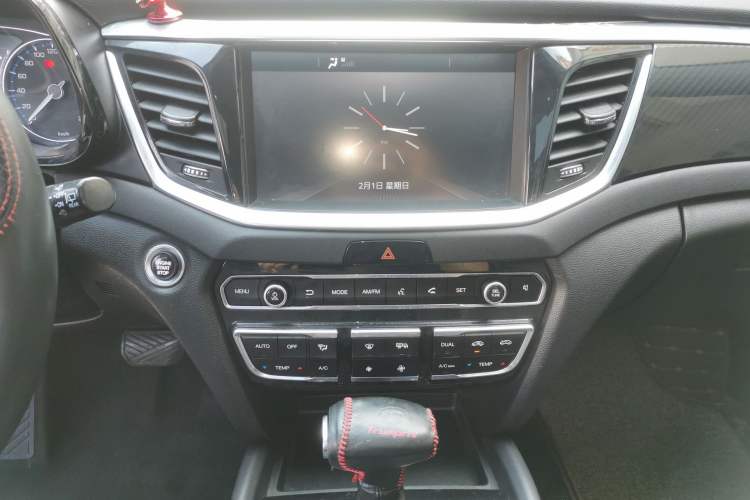 Used GAC Trumpchi GS7 2017 280T Two-Wheel Drive Luxury Model Audio And AC Panel