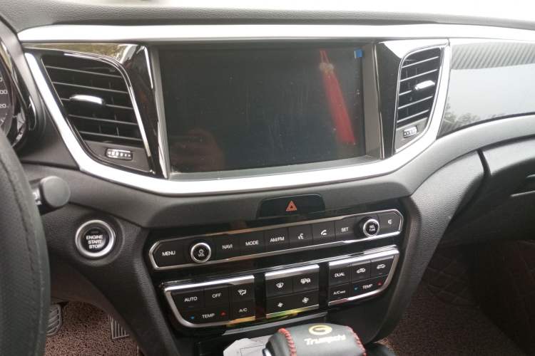 Used GAC Trumpchi GS7 2017 320T Two-Wheel-Drive Luxury Smart Connectivity Model Audio And AC Panel