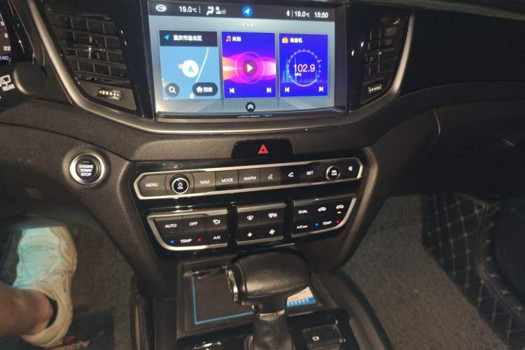 Used GAC Trumpchi GS7 2017 320T Two-Wheel-Drive Luxury Smart Connectivity Model Audio And AC Panel