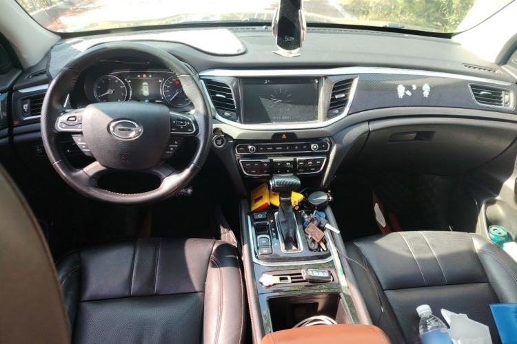 Used GAC Trumpchi GS7 2017 280T Two-Wheel Drive Luxury Model Center Console