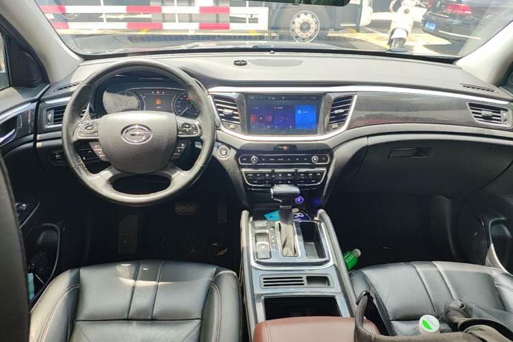 Used GAC Trumpchi GS7 2017 280T Two-Wheel Drive Luxury Model Center Console