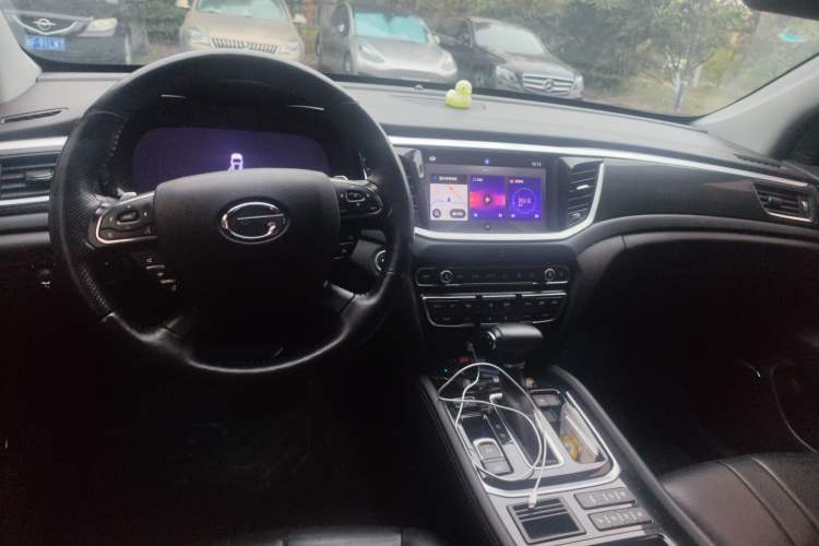 Used GAC Trumpchi GS7 2017 320T Two-Wheel-Drive Luxury Smart Connectivity Model Center Console