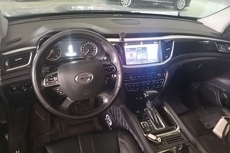 Used GAC Trumpchi GS7 2017 280T Two-Wheel Drive Luxury Model Center Console