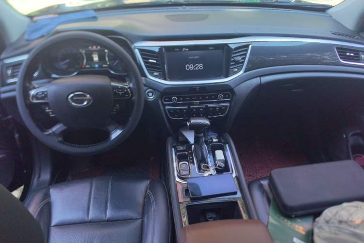 Used GAC Trumpchi GS7 2017 280T Two-Wheel Drive Luxury Model Center Console